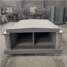 Two-Crypt Family Mausoleum for Roof-Top American Style Granite Tombstone with Fluted Columns