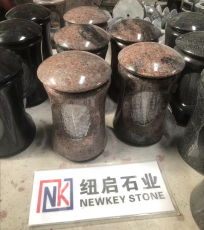 Multicolor Red Indian Granite Monumental Lantern